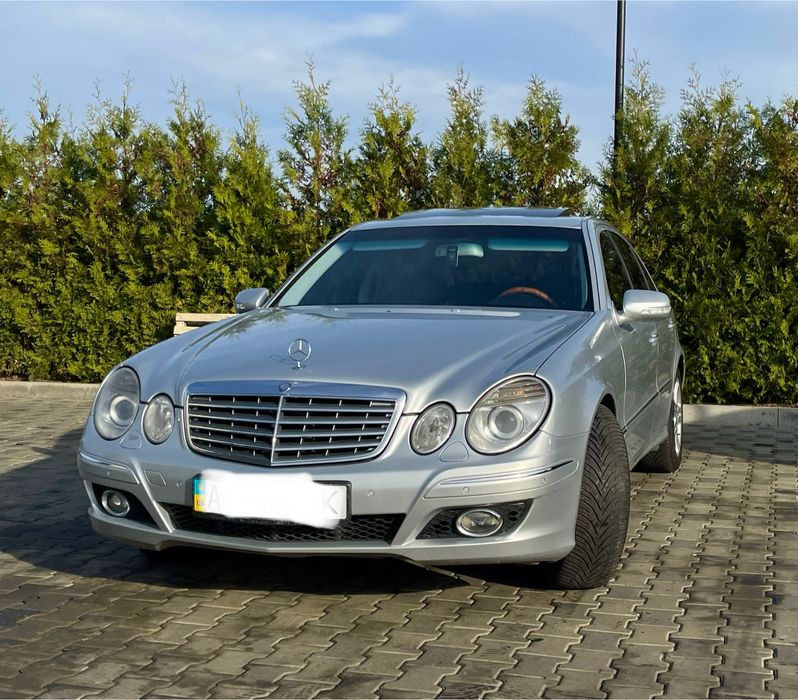 Мерседес є 211  220 cdi.