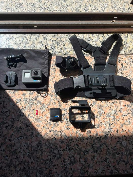 GoPro Hero 6 Black, cartão SD e acessórios