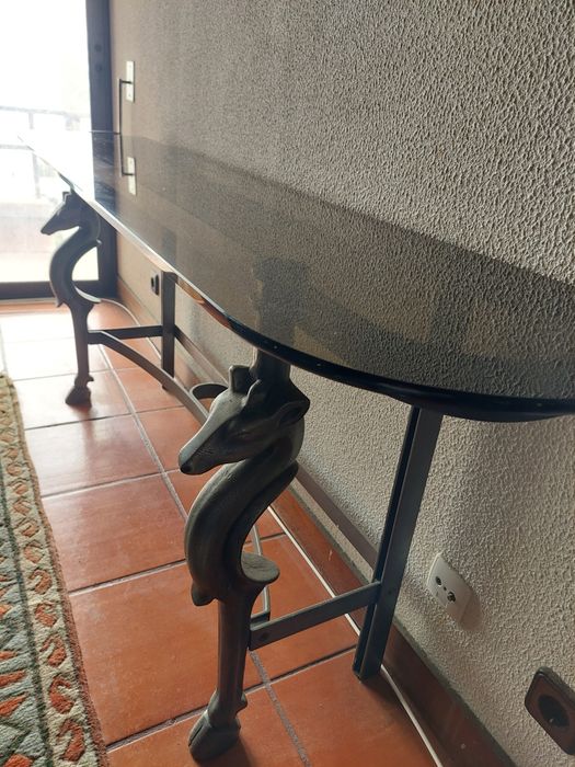 Mesa de jantar, cadeiras e consola