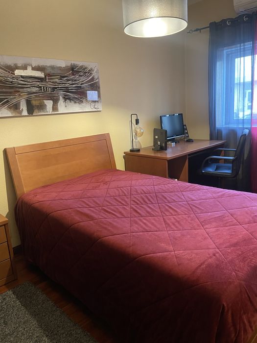 Mobilia de quarto castanha