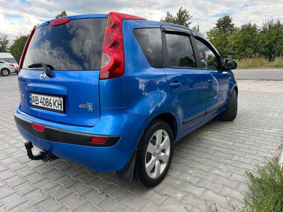 Автомобіль Nissan Note