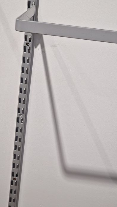 Regały przyścienne modułowe