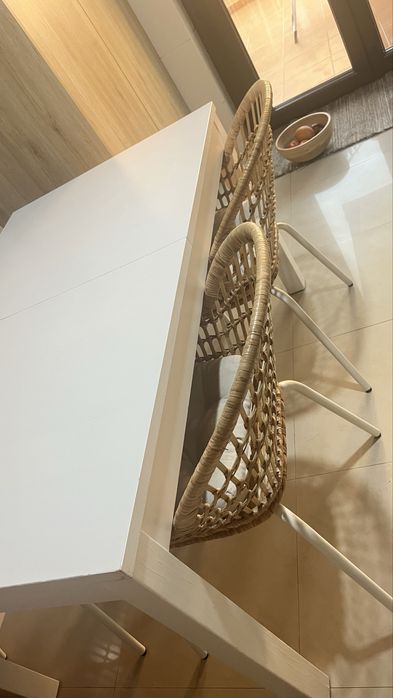 Mesa de jantar mais 4 cadeiras