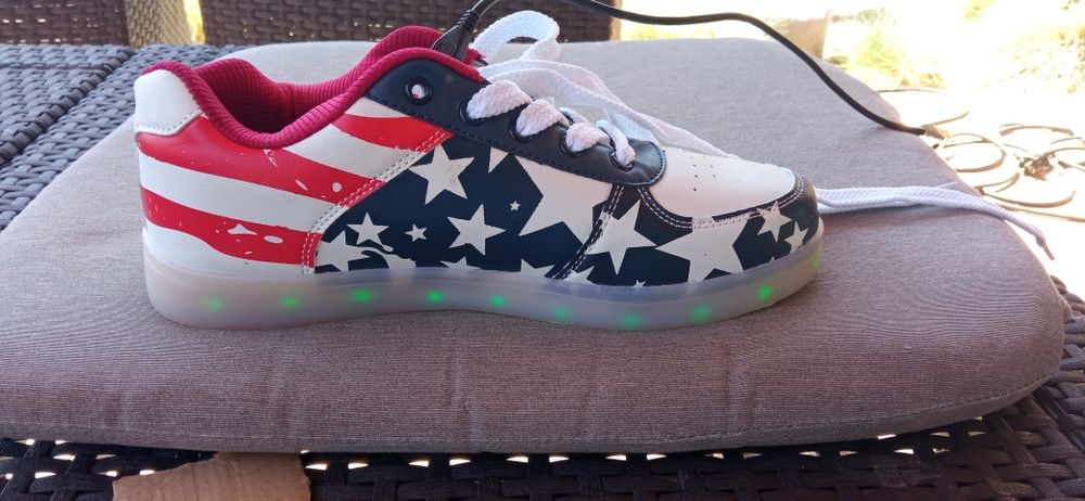 Buty świecące LED z flagą USA