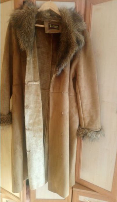 Długi zamszowy płaszcz na futerku rozmiar 44-46