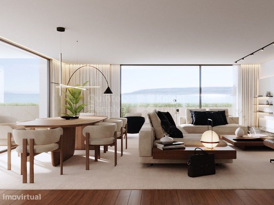 Apartamento T5 com varanda em Gaia, em frente à foz do Rio Douro