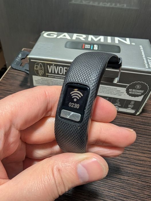 Смарт часы Garmin Vivofit 4