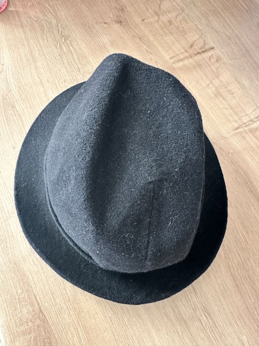 Piękny czarny kapelusz