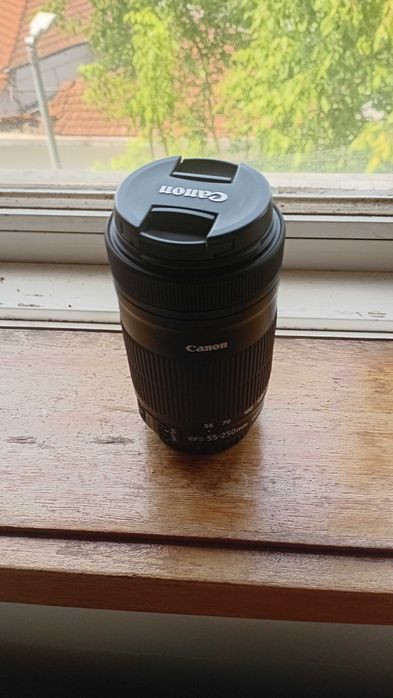 Objetiva Canon EFS 55-250mm F/4.5-5.6 IS II
