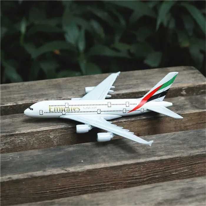 Modelo Miniatura Avião Airbus Emirates Airlines para Coleção e Exposição NOVO