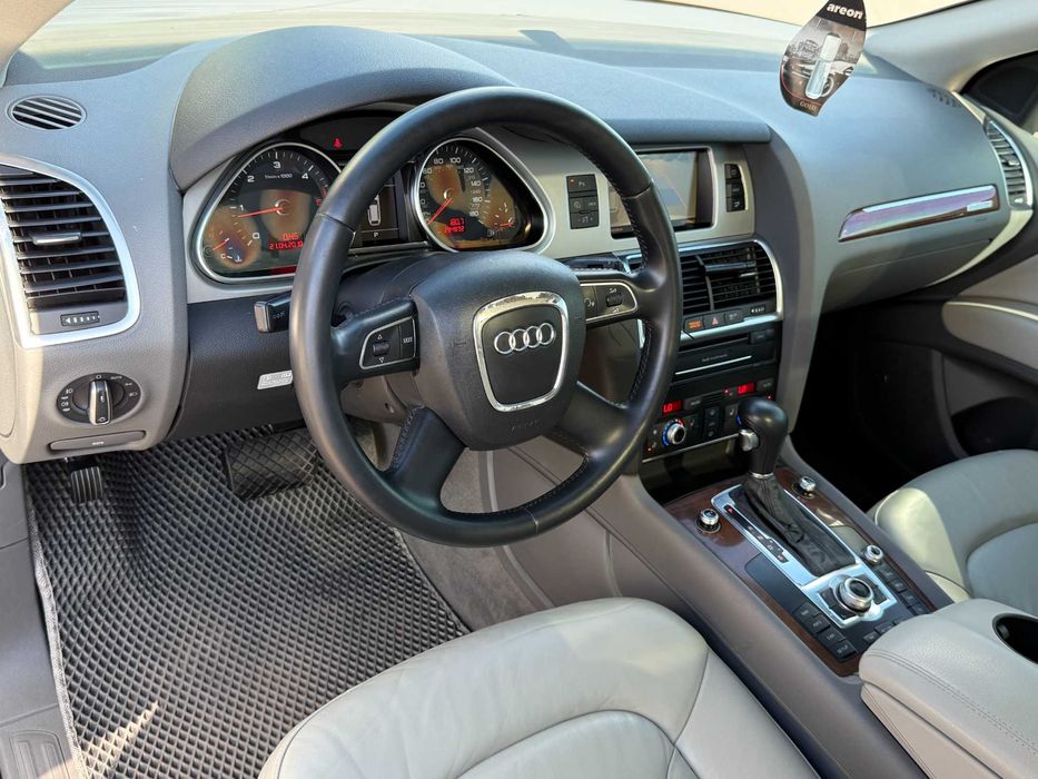 Audi Q7 3,0 Дизель 7 місць Гарний стан