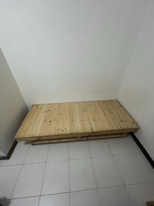 Estrados de madeira (4 disponiveis, preço por cada um)