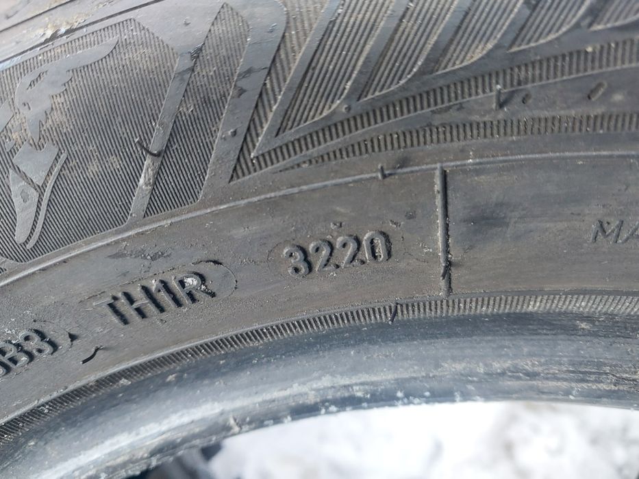 Goodyear Vector 4Seasons G-3 215/55R16 97 V XL
