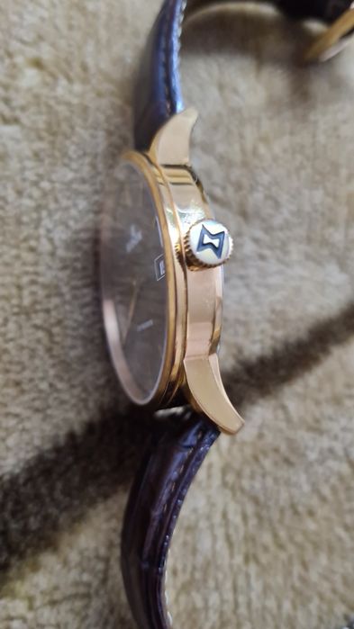 Оригинальные швейцарские часы Edox Les Vauberts 3-Hands Date