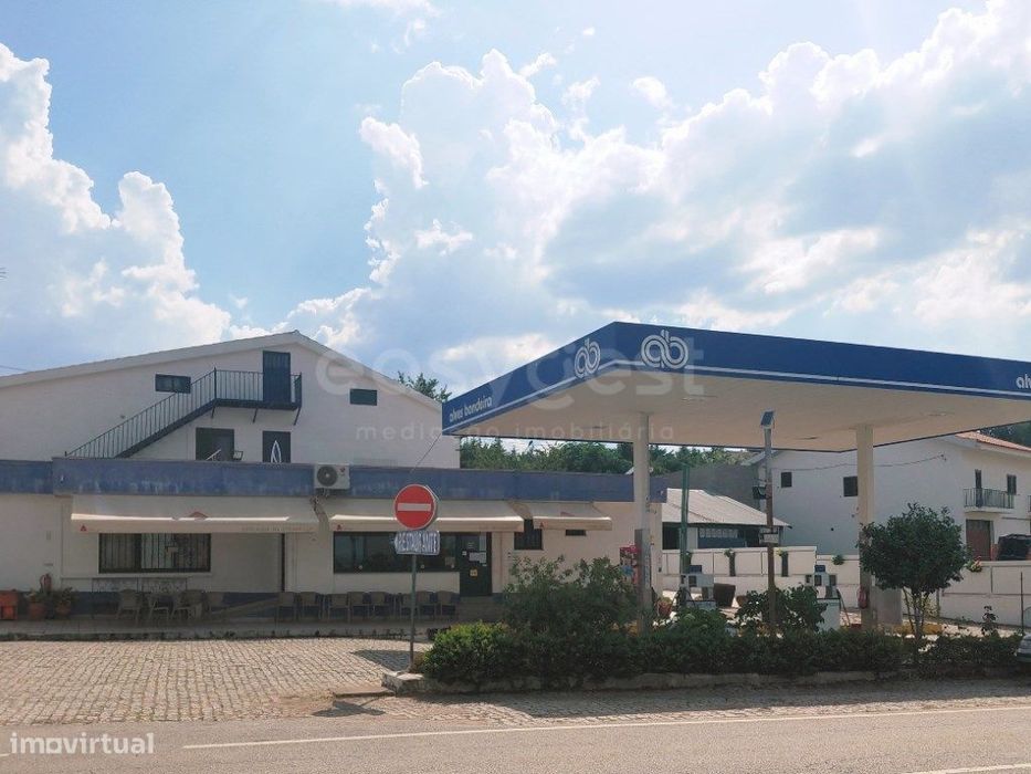 Estalagem com alojamento local (AL), café, restaurante e bombas de ...