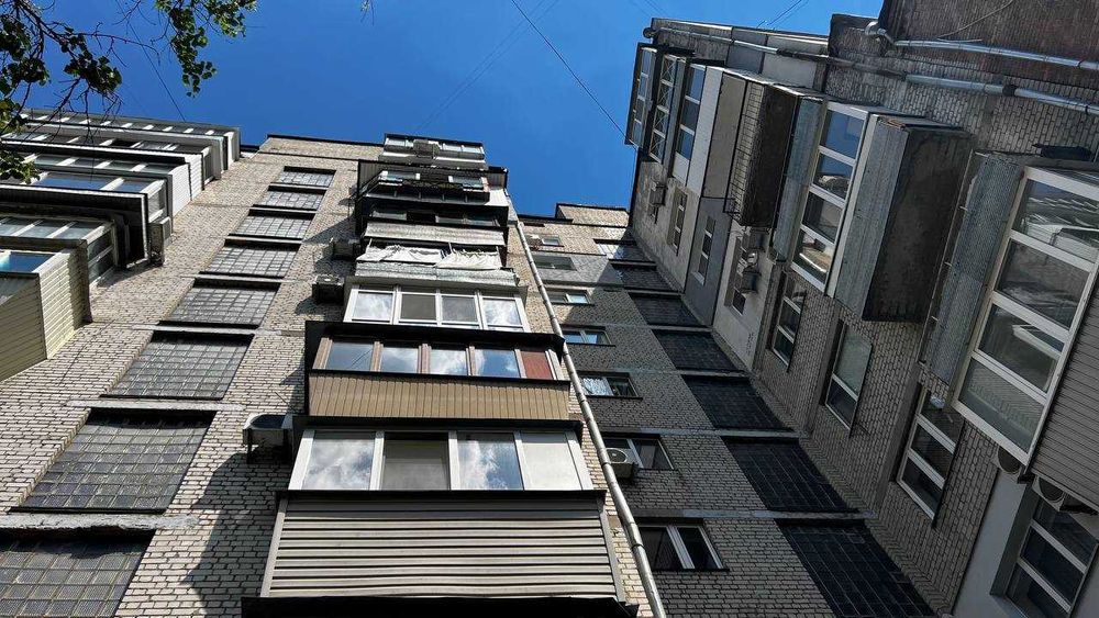 Продаж квартири під ремонт, вул. Олександра Кониського, Центр