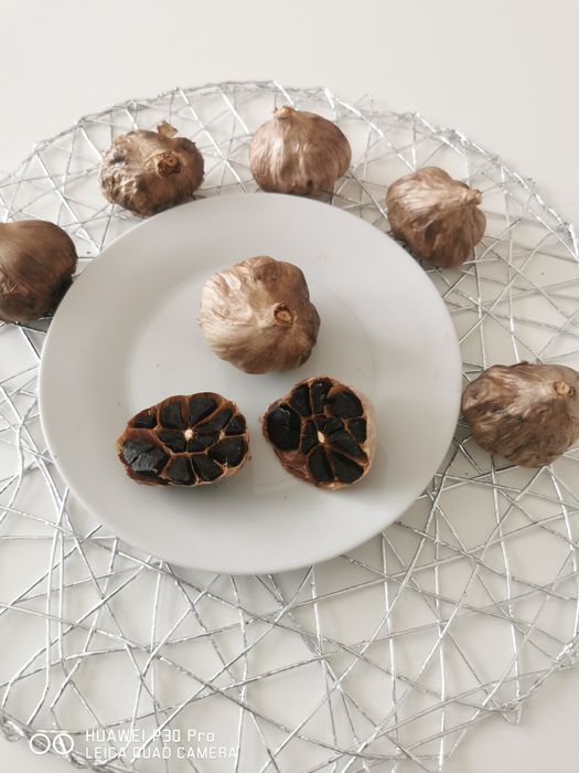Czarny czosnek glowki 1kg 2 główki gratis