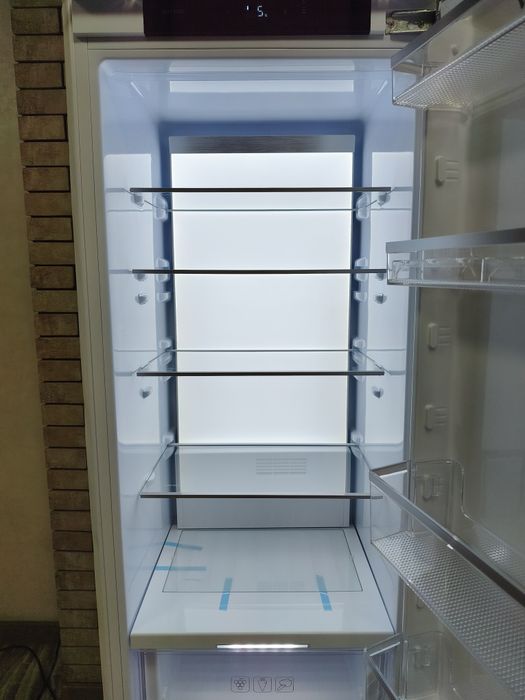 Вбудований однокамерний холодильник NoFrost Witt FreshZone Франція А+++