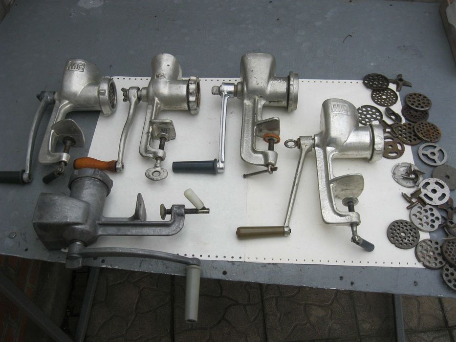 Продам чугунную мясорубку СССР