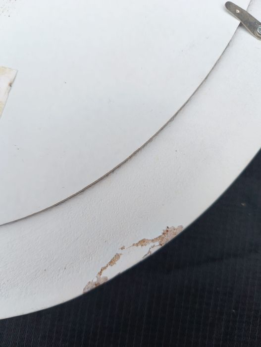 Białe stylowe lusterko