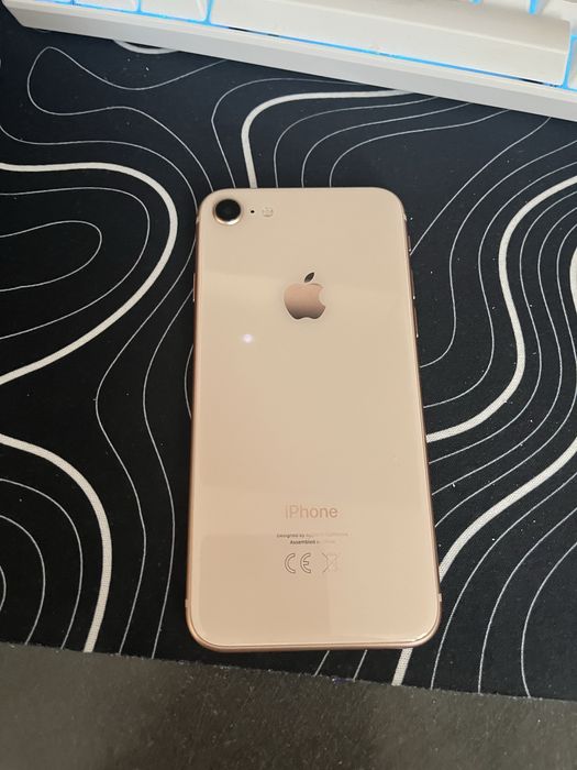iPhone 8 Stan igła!