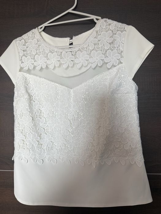 Elegancka biała bluzka M