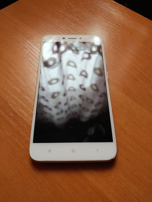 Продам полностью рабочий смартфон Xiaomi Redmi 4x