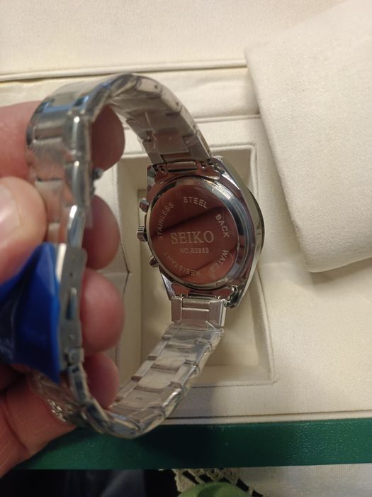 Relógio com pulseira cromada