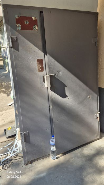 Двери мелаллические подъездные 2 шт