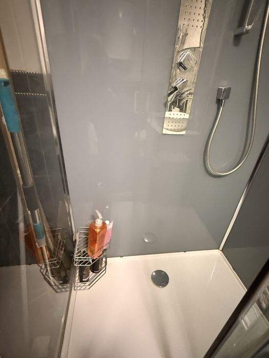 Душовий бокс з гідромасажем