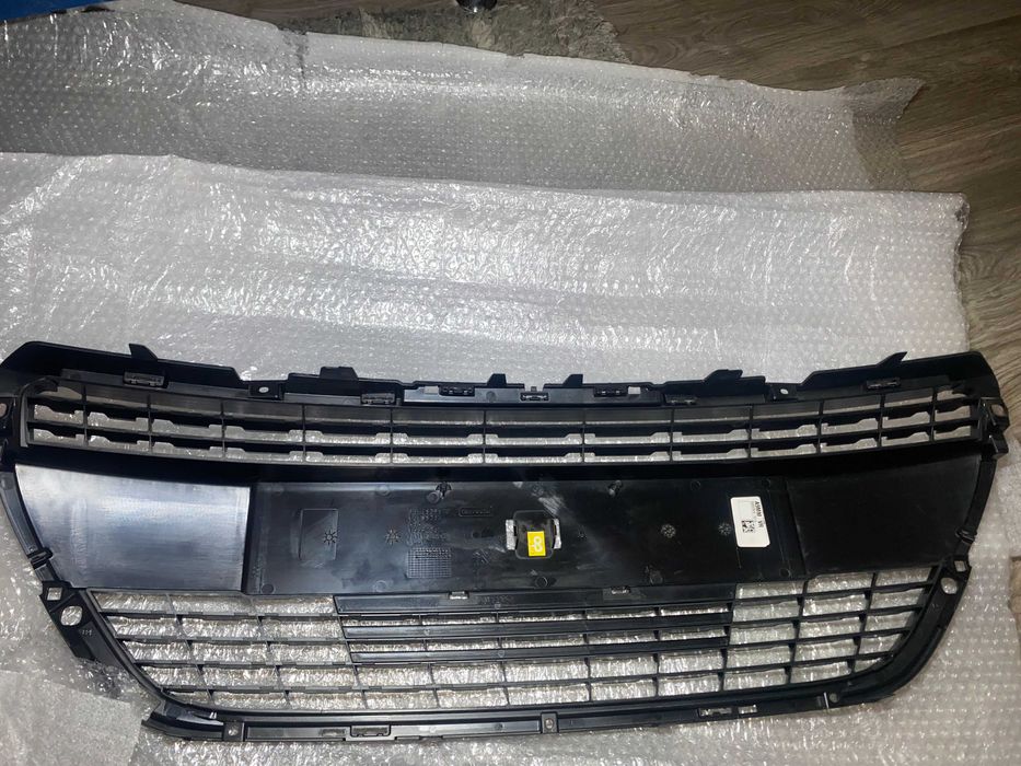 Peugeot 208  grelha nova