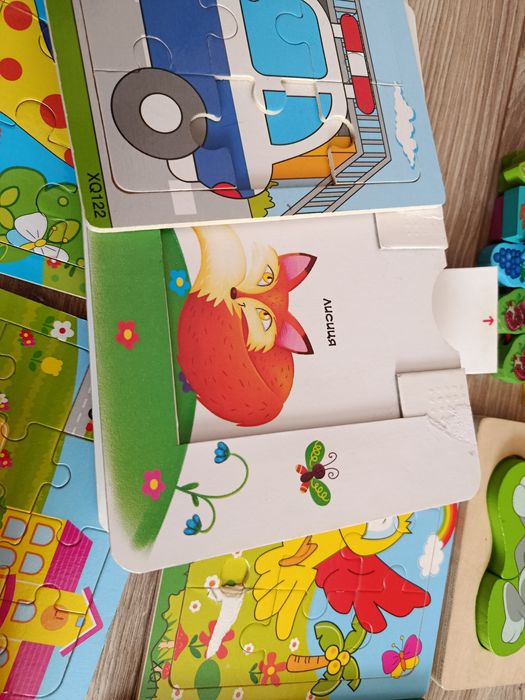 Дерев'яні іграшки, пазли, книжки