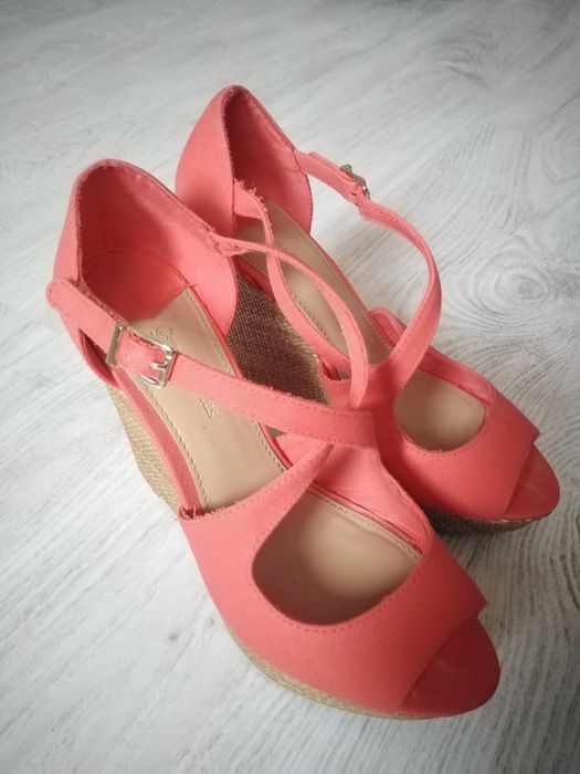 Buty na koturnie Stradivarius rozm. 37