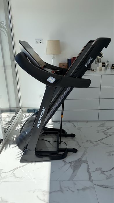 Passadeira de corrida Bodytone DT22WIFI — robusta e em excelente estado
