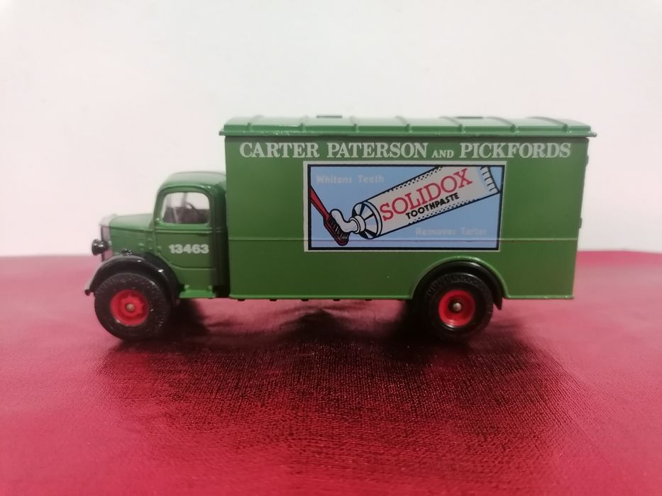 Camioneta miniatura em metal Bedford "0" Series Van da Carter Paterson