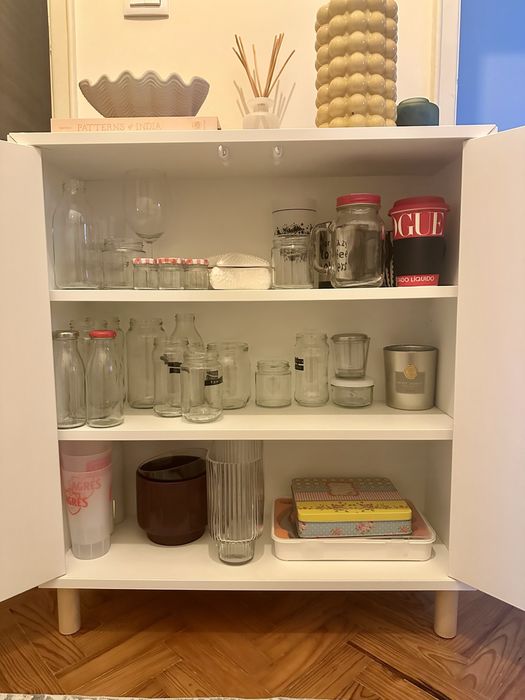 Armário EKET IKEA com pernas