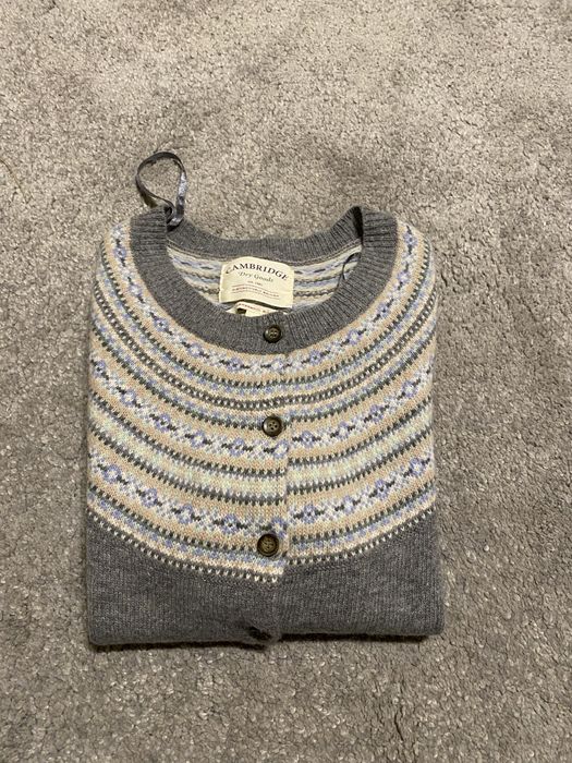 Nowy wełniany sweter