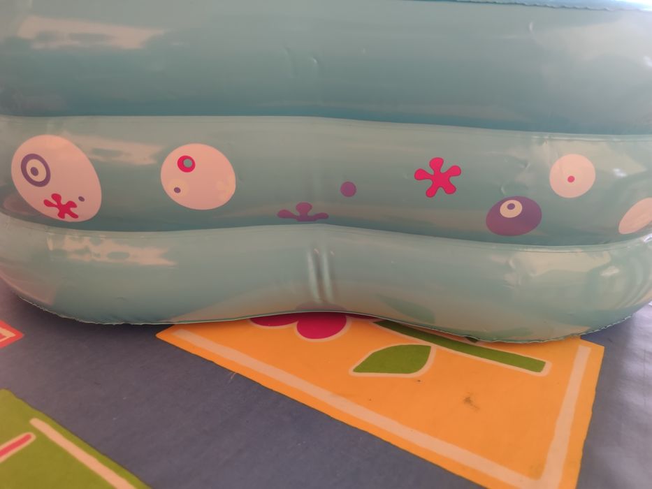 Banheira insuflável + muda fraldas insuflável