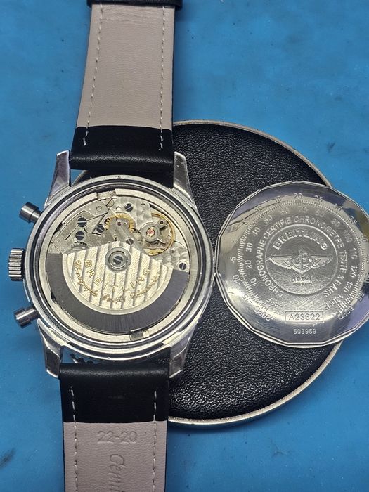 У продажу Breitling