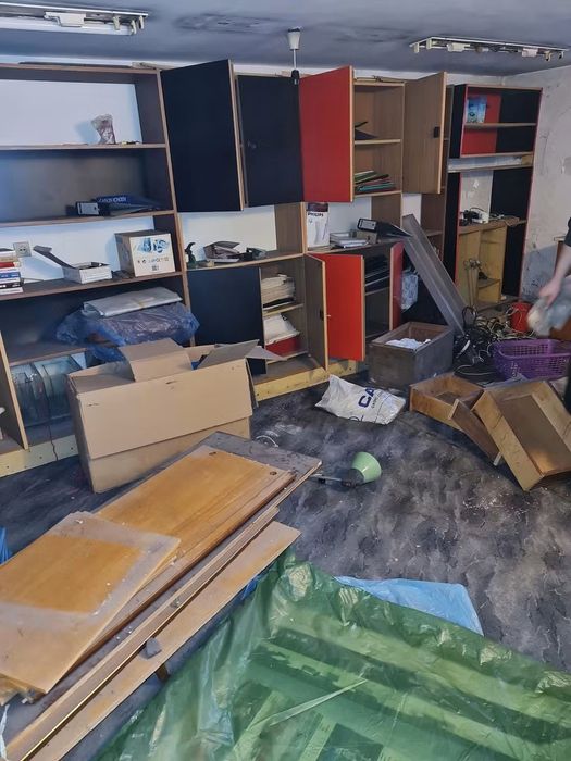 Opróżnianie mieszkań / Utylizacja / Wywóz mebli i rzeczy

Oferuję prof