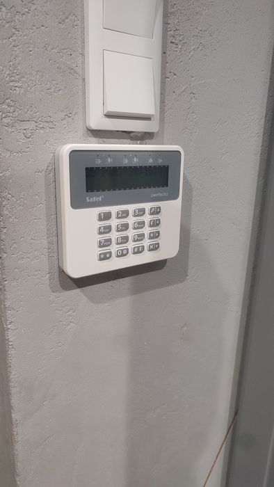 Montaż monitoringu, alarmów, domofonow