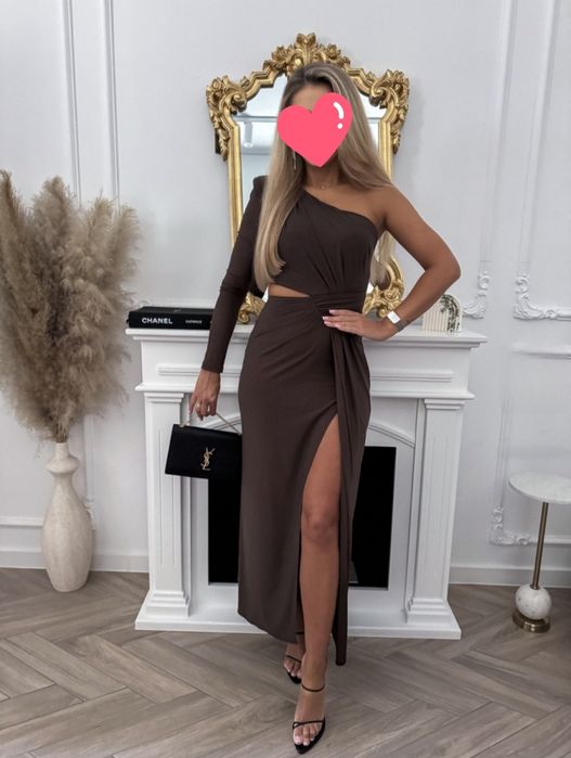 Sukienka długa czekoladowa na jedno ramię z rozcięciem na zamek z tyłu