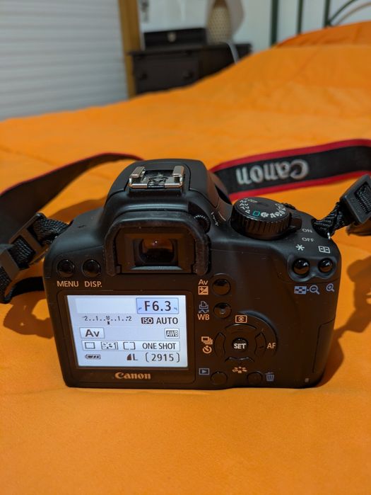 Máquina fotográfica canon D1000