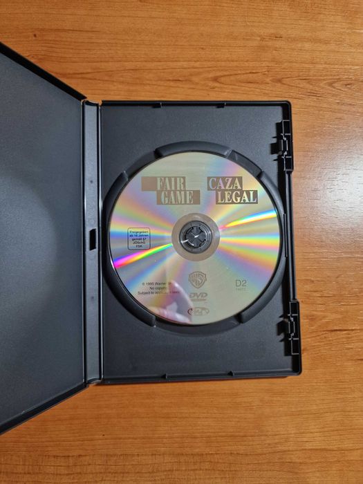 PRESA FÁCIL (William Baldwin/Cindy Crawford) Eles estão em fuga...