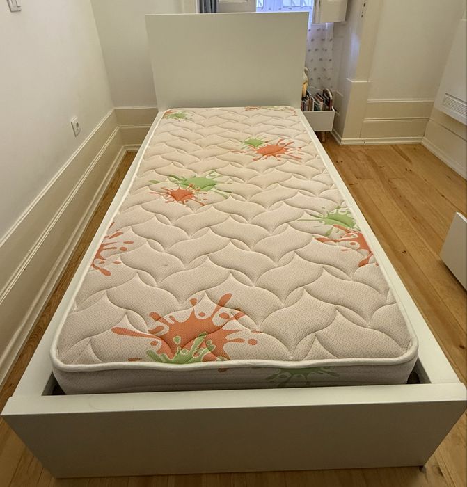 Cama individual completa 90x200 com arrumação + colchão