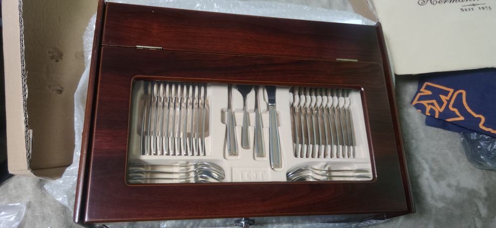 Продам набор столовых приборов