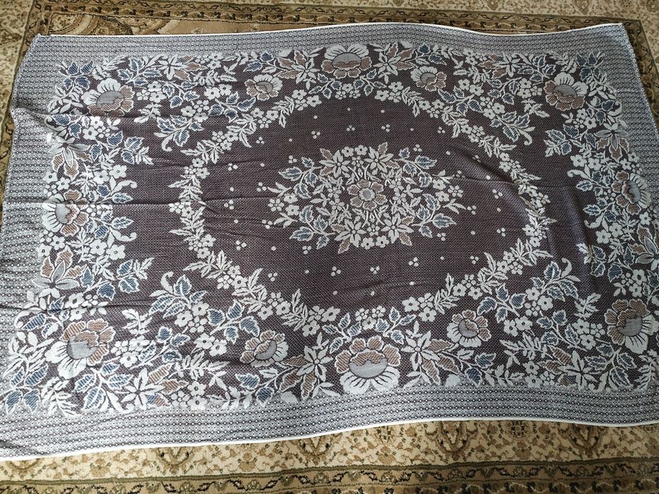 Покрывало 190 на125 с серым рисунком