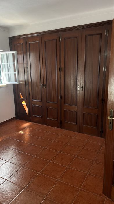 Moradia t4 com cave R/C 1 andar