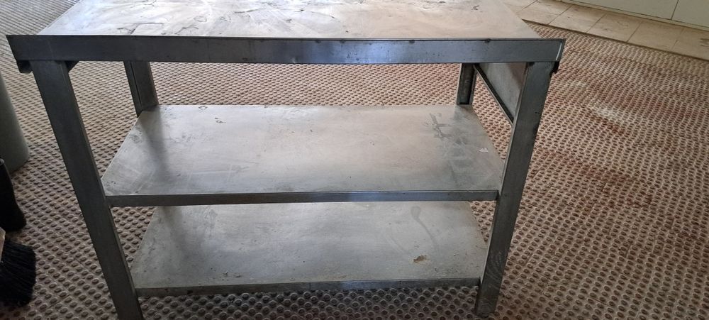 Mesa de apoio em alumínio