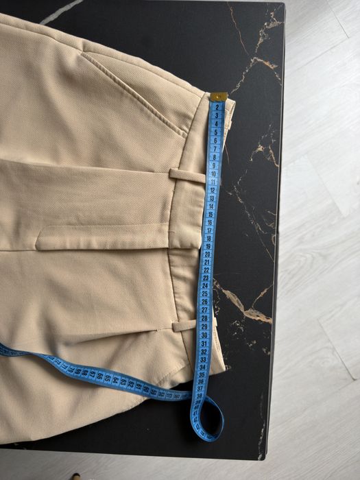 Бежеві шорти з високою посадкою Zara